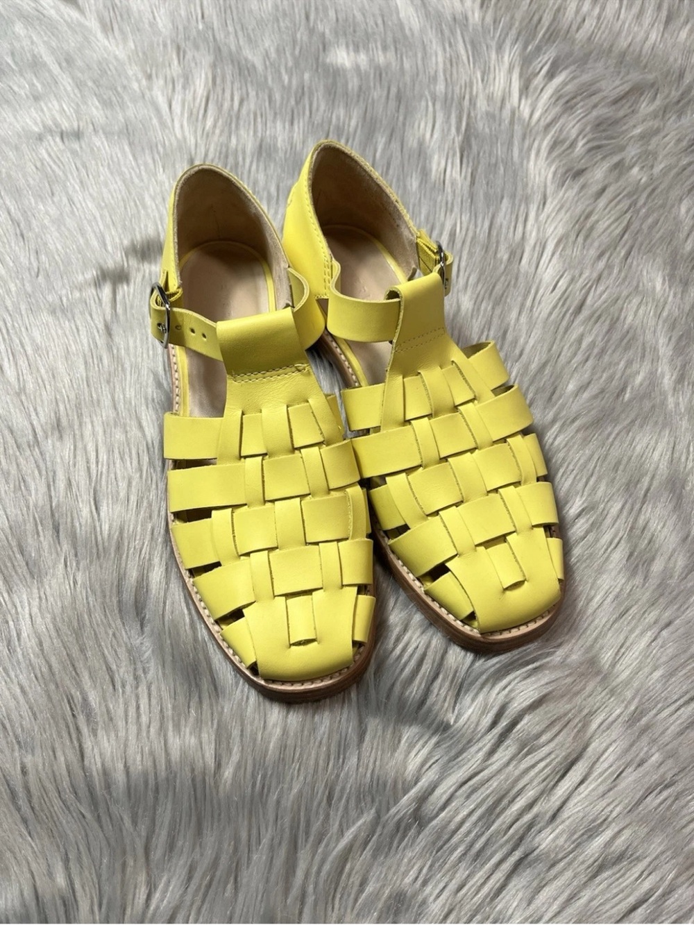 Everlane Womenβs Fisherman Leather Yellow Sandals Size 7